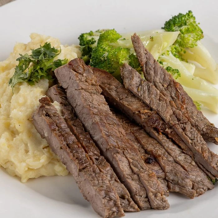 Grill Beef Broccoli Mash potato